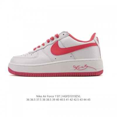 耐克 Nike Air Force 1 '07 Low 空军一号含气垫 低帮 小白鞋 百搭厚底增高休闲运动板鞋。柔软、弹性十足的缓震性能和出色的中底设计，横跨复