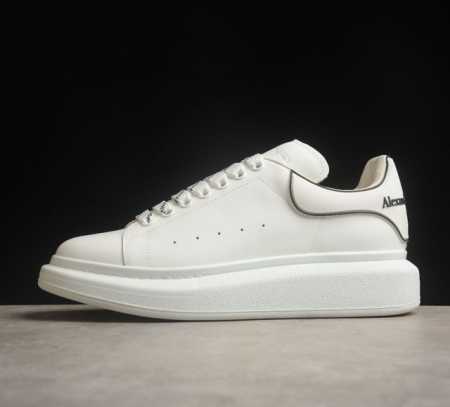 纯原版本 礼盒装 Alexander Mcqueen 亚历山大麦昆 松糕鞋厚底增高小白鞋 新货# 纯原级别 市面最高版本 全新防伪线技术装置 吊打市面所有版本 - 点击图像关闭