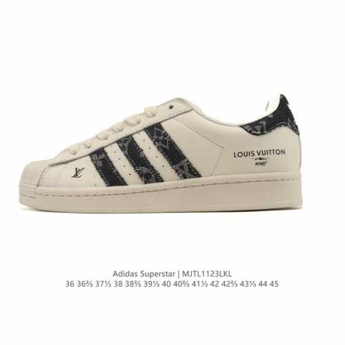 阿迪达斯 Adidas Superstar 2025年新款鞋子 经典贝壳头系列 新款休闲板鞋潮流男女士运动鞋 。鞋面皮革拼接材质 标志性的贝壳鞋头，简约的线条。