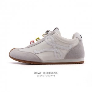 公司级 Loewe 罗意威 Ballet Runner 皮革织物拼接 简约圆头 系带 低帮 运动休闲鞋这双鞋是Loewe新发布的Ballet Runner ，被