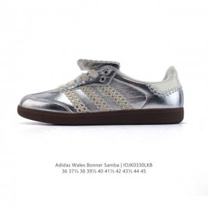 真标 阿迪达斯 德训鞋 经典复古低帮休闲运动慢跑鞋Wales Bonner X Adidas 2025 全新秋冬系列联名鞋款 经典运动板鞋。该鞋超大鞋舌采用皮革