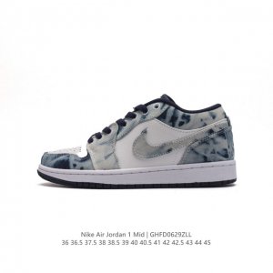 真标 耐克 乔丹Air Jordan 1 Low AJ1 乔1 乔丹1代aj1 低帮复古文化休闲运动篮球鞋。该鞋款从 1985 年元年款汲取设计灵感，焕新演绎简