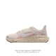 公司级 颠覆式升级！Nike 飞马新鞋 触感柔软，质感升级！随着“耐克 蓝图 系列”在巴黎的盛大发布，全新一代 登月41代 Nike Pegasus 41也正式