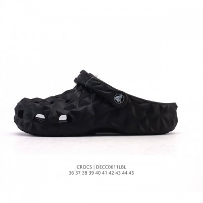 Crocs 沙滩洞洞鞋 榴莲造型鞋面男女士休闲厚底增高凉拖鞋 卡骆驰明星同款 厚底增高凸显大长腿沙滩鞋 选择尺码时 建议选大一码 脚感更舒适 这款没有鞋盒 类型