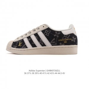 阿迪达斯 Adidas Superstar 2025年新款鞋子 蛇年新款经典贝壳头系列 新款休闲板鞋潮流男女士运动鞋。鞋面柔软帆布拼接材质 标志性的贝壳鞋头，简