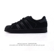 阿迪达斯 Adidas Superstar 2025年新款鞋子 蛇年新款 经典贝壳头系列 新款休闲板鞋潮流男女士运动鞋 。鞋面柔软皮革材质 标志性的贝壳鞋头，简