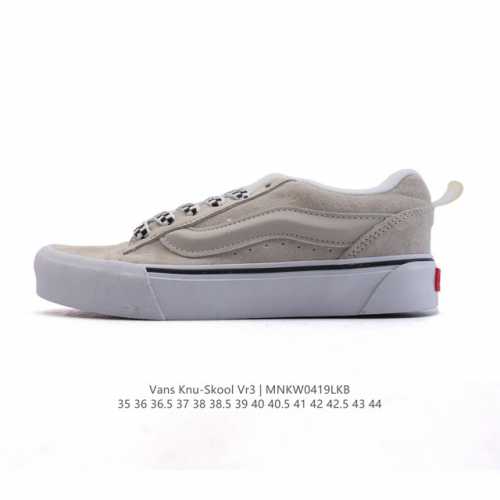万斯 Vans Knu-Skool Vr3 Lx 面包鞋皮革拼接鞋面。坎普尔 茱利安系列低帮复古硫化休闲运动板鞋“肥胖版大Logo”要说整个年最为热门的鞋型之一