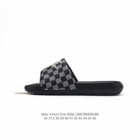 耐克 Nike Victori One Slide 耐克 夏季时尚舒适 高品质 一字拖鞋沙滩鞋拖鞋。采用全新柔软泡棉，响应灵敏，轻盈非凡，打造休闲舒适的穿着体验 - 点击图像关闭