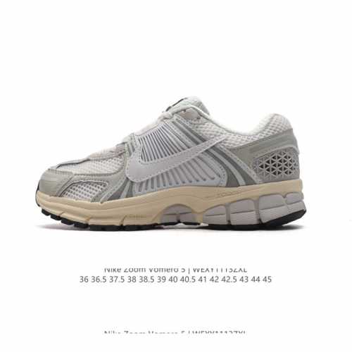 Nike 耐克夏季 Zoom Vomero 5 运动鞋休闲训练跑步鞋。Nike Zoom Vomero 5 男女子运动鞋妥帖包覆足部，提供透气支撑效果。耐穿材料