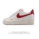 耐克 Nike Air Force 1 '07 Low 空军一号含气垫 小白鞋 低帮百搭厚底增高休闲运动板鞋。柔软、弹性十足的缓震性能和出色的中底设计，横跨复古