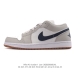 耐克 乔丹Air Jordan 1 Low Aj1 乔1 乔丹1代Aj1 低帮复古文化休闲运动篮球鞋。该鞋款从 1985 年元年款汲取设计灵感，焕新演绎简约经典