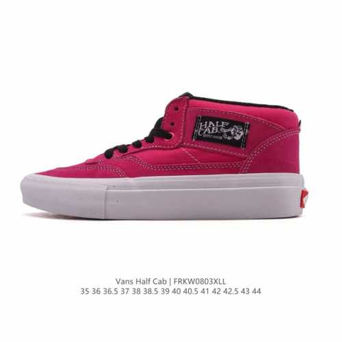 公司级Vans 万斯 Half Cab 秋冬中帮硫化休闲板鞋 经典复古男女鞋情侣鞋硫化运动鞋。 此次以Half Cab 为基准，设计师大面积采用高端全翻毛皮打造