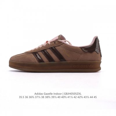 公司级 阿迪达斯 Adidas Originals Gazelle Indoor复古三叶草防滑透明橡胶板鞋经典运动鞋。这款经典鞋,忠于原版设计,缀撞色三条纹和鞋