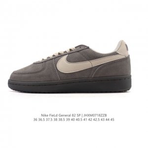 耐克烽火Nike Field General 82 Sp 低帮复古篮球鞋 这款专为烤架战士设计的运动鞋采用 1982 年经典的配色，采用皮革和弹道尼龙鞋面结构，