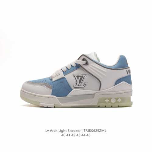 路易威登 Louis Vuitton LV路易威登板鞋 时尚运动鞋 潮厚底增高鞋 。舒适防滑底和百搭性霸屏整个时尚娱乐圈，细节调整完美主义！鞋面采用柔软皮革鞋面