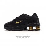 耐克 Nike Shox Tl 男子运动鞋厚底增高老爹鞋，令机械力学缓震性能跃升新层次。采用透气网眼鞋面和全掌型 Nike Shox 技术，革新演绎经典 200