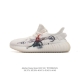公司级 Adidas 阿迪达斯 Yeezy Boost 350 V2 椰子 巴斯夫 休闲透气缓震舒适 百搭轻便中底慢跑鞋 椰子鞋经典运动鞋中性跑鞋，是adida