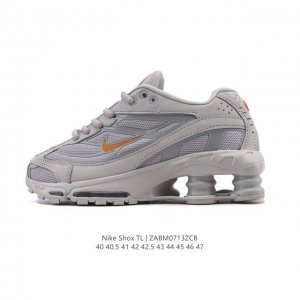 耐克 Nike Shox Tl 男子运动鞋厚底增高老爹鞋，令机械力学缓震性能跃升新层次。采用透气网眼鞋面和全掌型 Nike Shox 技术，革新演绎经典 200