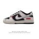 公司级 耐克 Nike Dunk Low Retro 运动鞋复古板鞋 路易威登联名。作为 80 年代经典篮球鞋款，起初专为硬木球场打造，后来成为席卷街头的时尚标