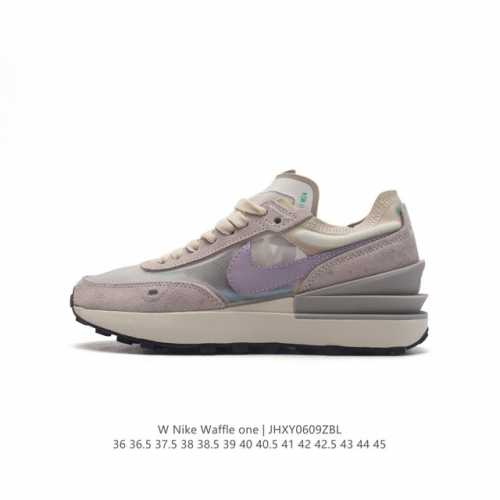 耐克 Nike Waffle One 男女子运动鞋 革新演绎 Waffle 系列经典鞋款，巧妙糅合 Nike 跑步经典传承元素及新颖创意构想。耐穿 Tpu 后跟