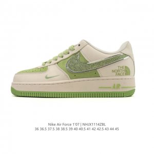 耐克 Nike Air Force 1 '07 Low 空军一号含气垫 低帮 小白鞋 百搭厚底增高休闲运动板鞋。柔软、弹性十足的缓震性能和出色的中底设计，横跨复