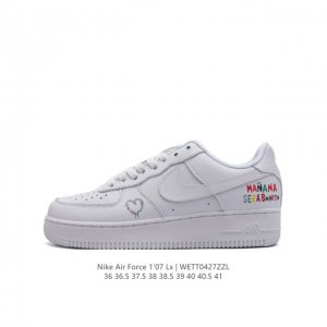 耐克 Nike Air Force 1 '07 Low 空军一号含气垫 低帮百搭厚底增高休闲运动板鞋。柔软、弹性十足的缓震性能和出色的中底设计，横跨复古与现代的