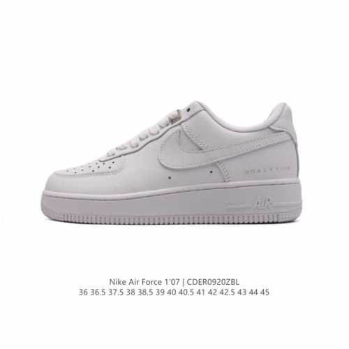 耐克 Nike Air Force 1 '07 Low 空军一号含气垫 低帮百搭厚底增高休闲运动板鞋。柔软、弹性十足的缓震性能和出色的中底设计，横跨复古与现代的