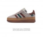 阿迪达斯 Adidas Originals Gazelle Indoor 复古三叶草防滑透明橡胶板鞋经典运动鞋。这款经典鞋,忠于原版设计,缀撞色三条纹和鞋跟饰片