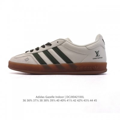 公司级 阿迪达斯 Adidas Originals Gazelle Indoor复古三叶草防滑透明橡胶板鞋经典运动鞋。这款经典鞋,忠于原版设计,缀撞色三条纹和鞋