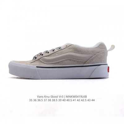 万斯 Vans Knu-Skool Vr3 Lx 面包鞋皮革拼接鞋面。坎普尔 茱利安系列低帮复古硫化休闲运动板鞋“肥胖版大Logo”要说整个年最为热门的鞋型之一