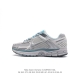 Nike 耐克夏季 Zoom Vomero 5 运动鞋休闲训练跑步鞋。Nike Zoom Vomero 5 男女子运动鞋妥帖包覆足部，提供透气支撑效果。耐穿材料