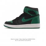 耐克 男女款运动板鞋 Nike Air Jordan 1 Retro High Og 乔丹一代Aj1 乔1 Aj1 篮球鞋复刻运动鞋。皮面高帮板鞋的设计灵感源自