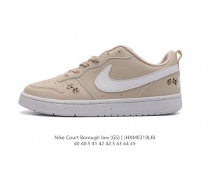耐克 Nike 男女子运动鞋 Court Borough Low 小空军低帮板鞋 1.其皮革材质的鞋面结合网眼鞋舌 在出众外观与质感的同时提供稳固支撑 并且提升