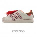 阿迪达斯 Adidas Superstar 三叶草经典贝壳头系列 新款休闲板鞋潮流女士运动鞋 。鞋面柔软皮革材质 标志性的贝壳鞋头，锯齿三条纹，简约的线条。就连
