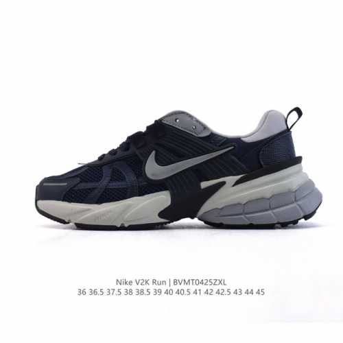 Nike 耐克 V2K Run 减震防滑 复古低帮运动跑步鞋 超火复古跑鞋，采用太空革组合呼吸网眼布鞋面材质，搭载正确4层组合底模，嵌入Tpu加固稳定模块,双层