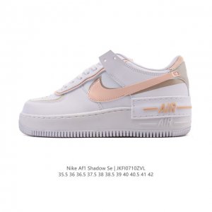 Nike 耐克低帮板鞋 空军一号 Af1马卡龙 Af1厚底增高百搭运动板鞋 Nike Air Force 1 “Shadow” 造型设计上与 Sacai X N