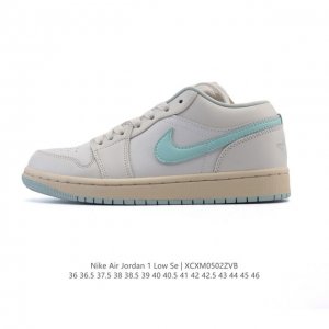 耐克 乔丹Air Jordan 1 Low Aj1 乔1 乔丹1代Aj1 低帮复古文化休闲运动篮球鞋。从1985 年面世的元年款汲取设计灵感，采用简洁大方的经典