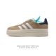 阿迪达斯 Adidas 三叶草 Gazelle Bold复古怀旧风厚底增高运动板鞋潮。阿迪达斯万年不败的人气鞋款gazelle ，以三层厚磅鞋底设计。一层层的堆