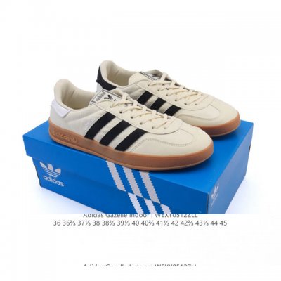 阿迪达斯 Adidas Originals Gazelle Indoor复古三叶草防滑透明橡胶板鞋经典运动鞋。这款经典鞋,忠于原版设计,缀撞色三条纹和鞋跟饰片。