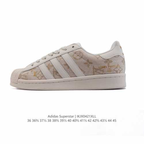 公司级 阿迪达斯 Adidas Superstar 2025年新款鞋子 蛇年新款 经典贝壳头系列 新款休闲板鞋潮流男女士运动鞋 鞋面织物拼接材质 标志性的贝壳鞋