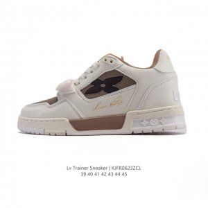 公司级 Lv Skate Sneaker 路易威登 2025年新款运动板鞋 蛇年限定 春夏秀场初次亮相，此次以粒面牛皮革焕新呈现。加垫鞋领和鞋舌援引滑板鞋设计，