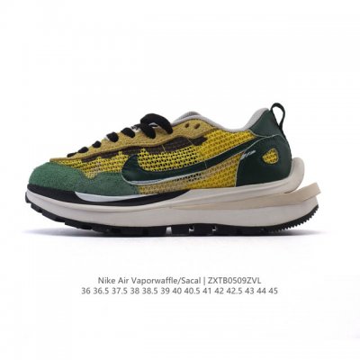 真标 耐克 Sacai X Nike Vaporwaffle 华夫三代3.0 走秀重磅联名款运动鞋 。鞋款由Pegasus与Vaporfly两款鞋型的设计元素共