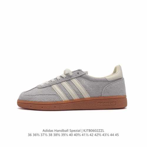 阿迪达斯 Adidas Handball Spezial 三叶草学院风复古休闲板鞋 德训鞋 橡胶底柔软皮革经典运动鞋板鞋。圆头、缝合拼接设计、正面绑带、鞋舌部位