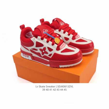公司级 Lv Skate Sneaker 路易威登 2025年新款运动板鞋 闪钻 蛇年限定 春夏秀场初次亮相，此次以粒面牛皮革焕新呈现。加垫鞋领和鞋舌援引滑板鞋 - 点击图像关闭
