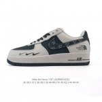 耐克 Nike Air Force 1 '07 Low 空军一号含气垫 低帮百搭厚底增高 小白鞋 休闲运动板鞋。柔软、弹性十足的缓震性能和出色的中底设计，横跨复
