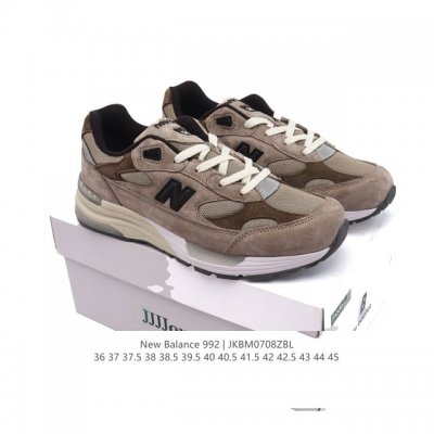 降价原价 元 公司级 新百伦New Balance 992 复古风格简约经典舒适百搭时尚休闲鞋缓震透气跑步鞋。鞋面采用猪皮革与织物相结合，尼龙网布在拼接工序上极