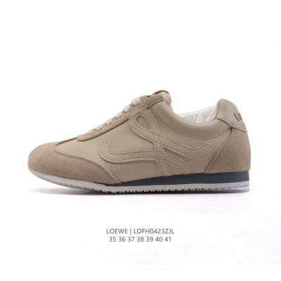 公司级 Loewe 罗意威 Ballet Runner 皮革织物拼接 简约圆头 系带 低帮 运动休闲鞋这双鞋是Loewe新发布的Ballet Runner ，被
