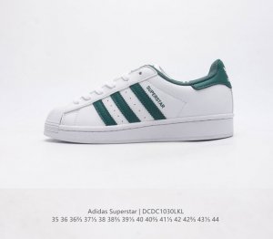 头层皮 阿迪达斯 Adidas Superstar 三叶草经典贝壳头系列 新款休闲板鞋潮流男女士运动鞋 鞋面柔软皮革材质 标志性的贝壳鞋头 锯齿三条纹 简约的线