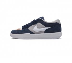 耐克nike Sb Force 58 运动滑板鞋 这是一款将前沿创新带入街头的单品 它具有硫化杯底 具有出色的耐用性和灵活性 使用柔软皮革和帆布拼接 在饰面上放