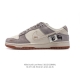 公司级 耐克 Nike Dunk Low Retro 运动鞋复古板鞋。作为 80 年代经典篮球鞋款，起初专为硬木球场打造，后来成为席卷街头的时尚标杆，现以经典细
